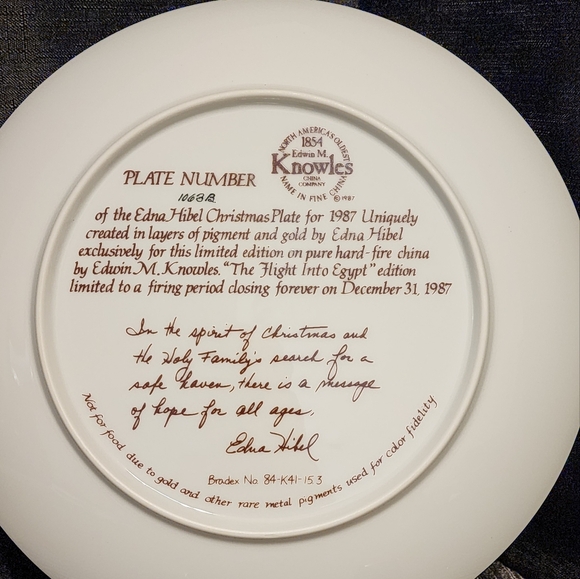 Christmas Collectors Plate- The Flight Into Egypt- Edna Hibel - Picture 3 of 5